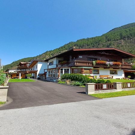 Modern Apartment In Langenfeld Near Ski Area エクステリア 写真