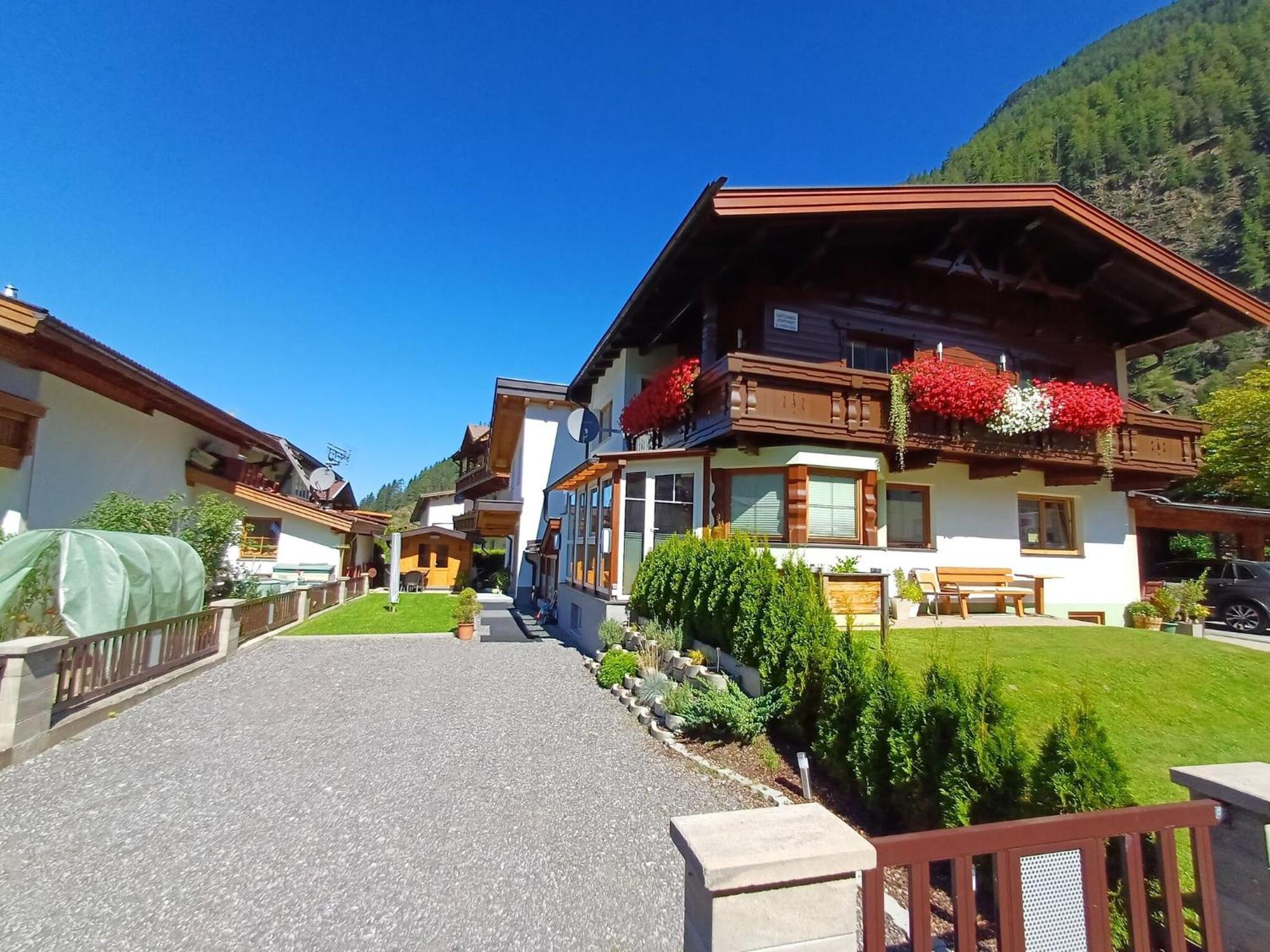 Modern Apartment In Langenfeld Near Ski Area エクステリア 写真